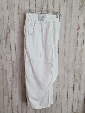 Catherines White Elastic-Waist Capris with Pocket Detail